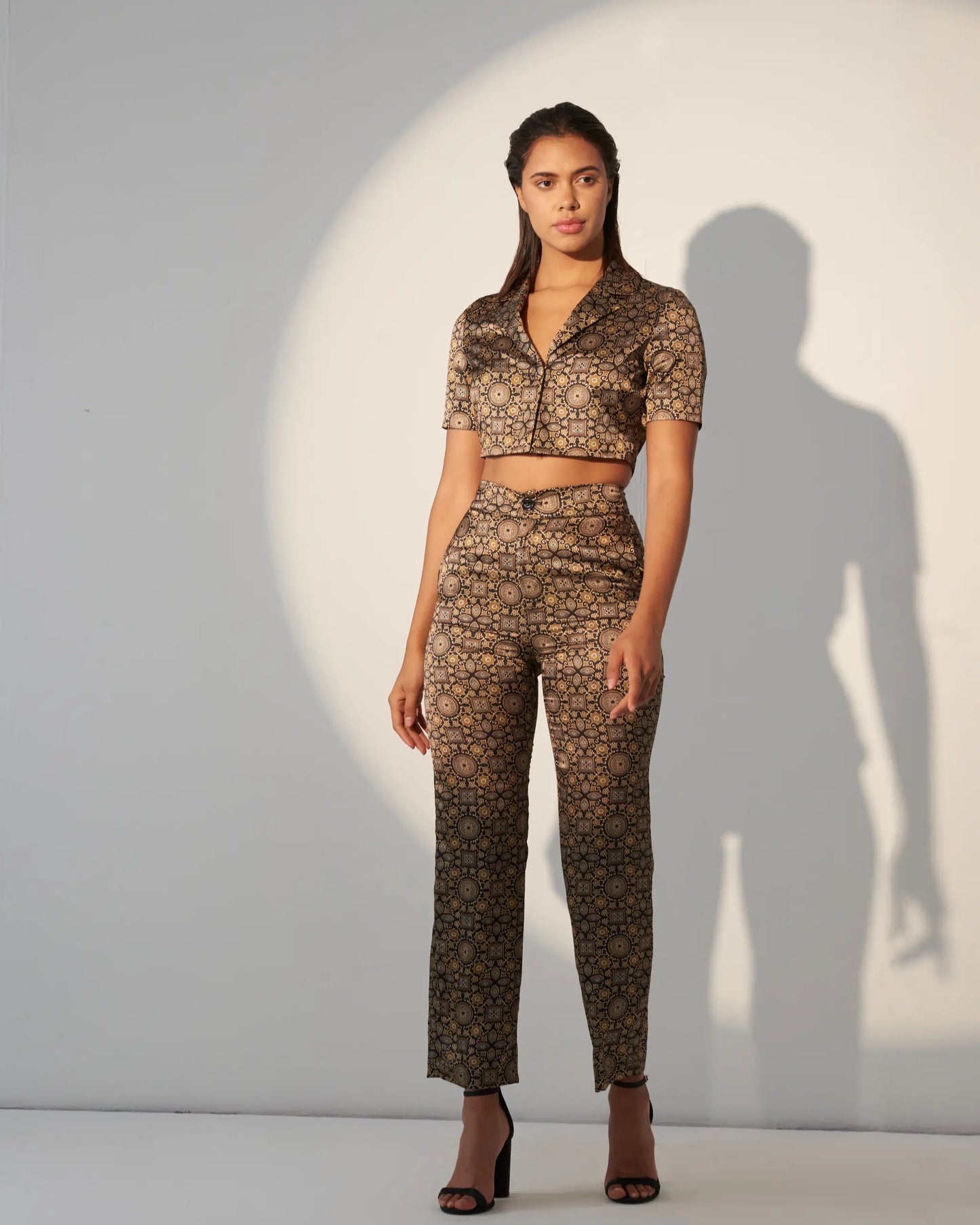 EMPOWERED - printed short blazer with straight pants (Set)