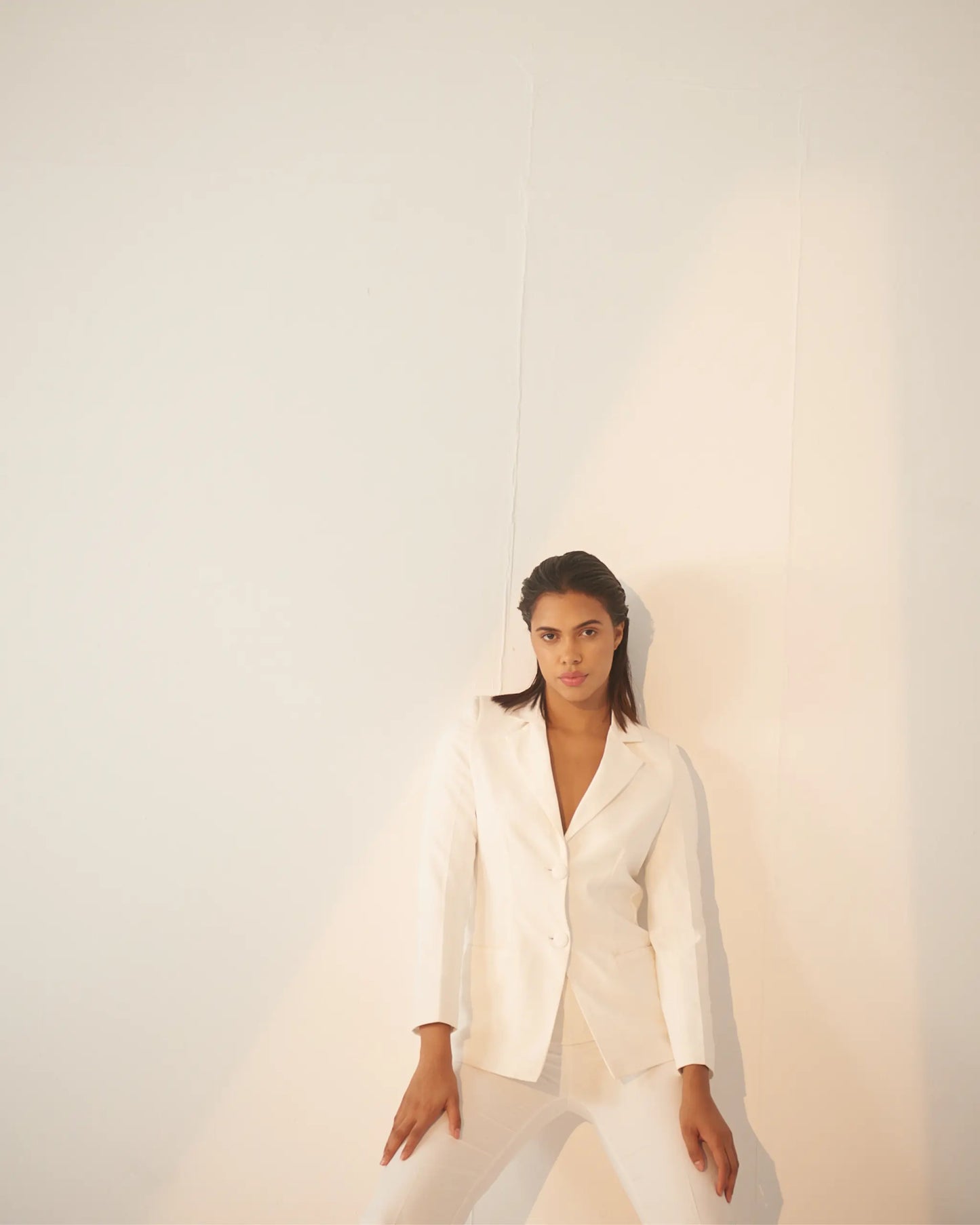 ICONIC - White blazer with straight pants (Set)