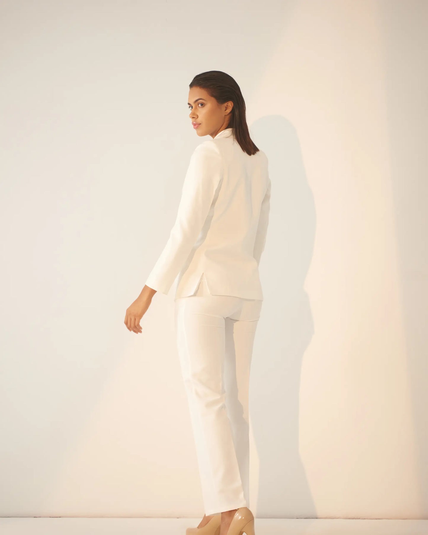 ICONIC - White blazer with straight pants (Set)