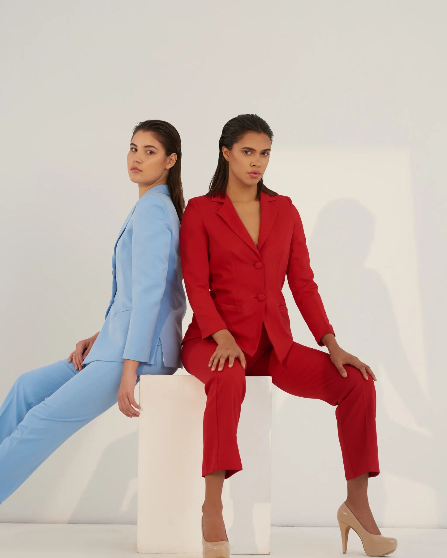 ICONIC - Red blazer with straight pants (Set)