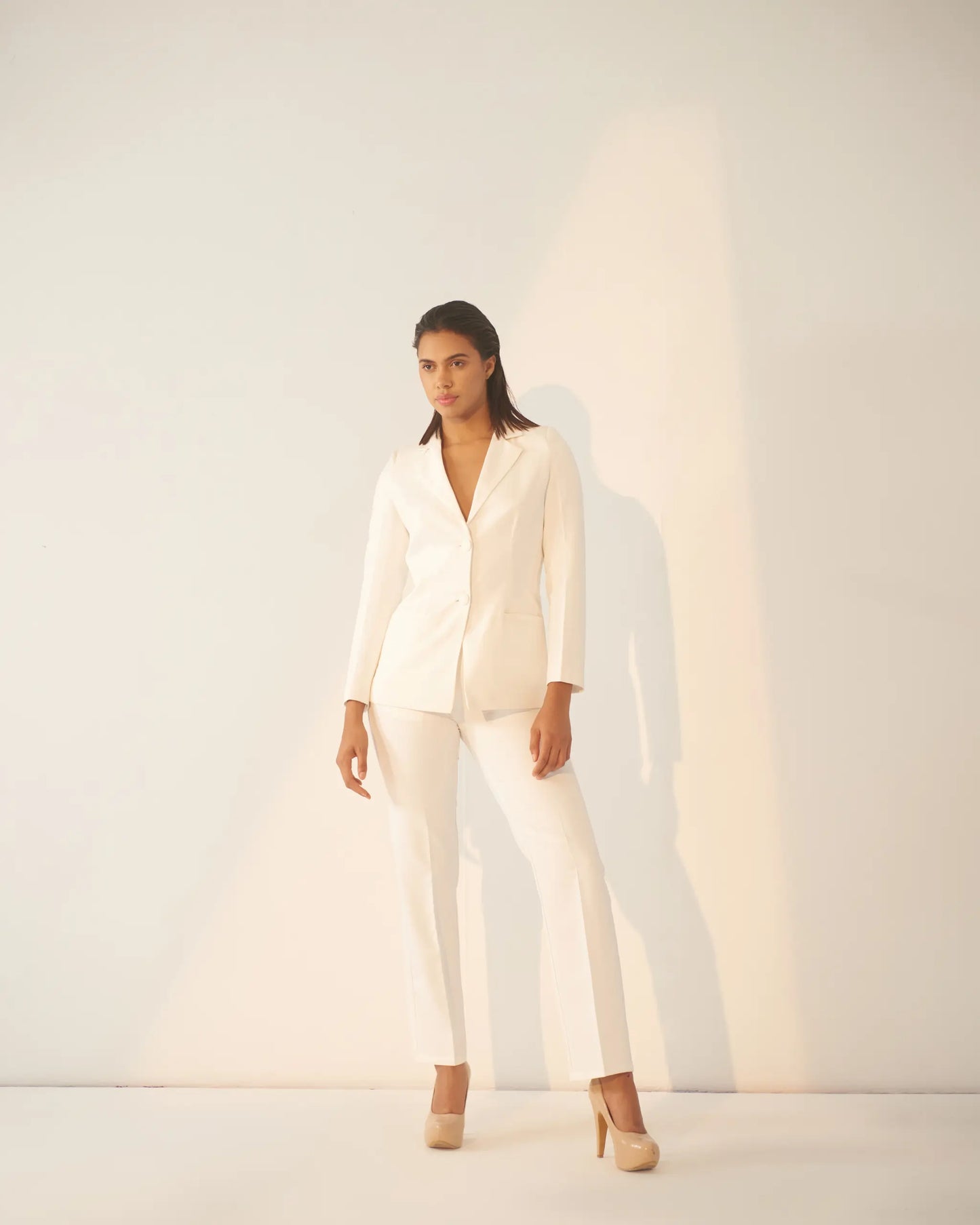 ICONIC - White blazer with straight pants (Set)