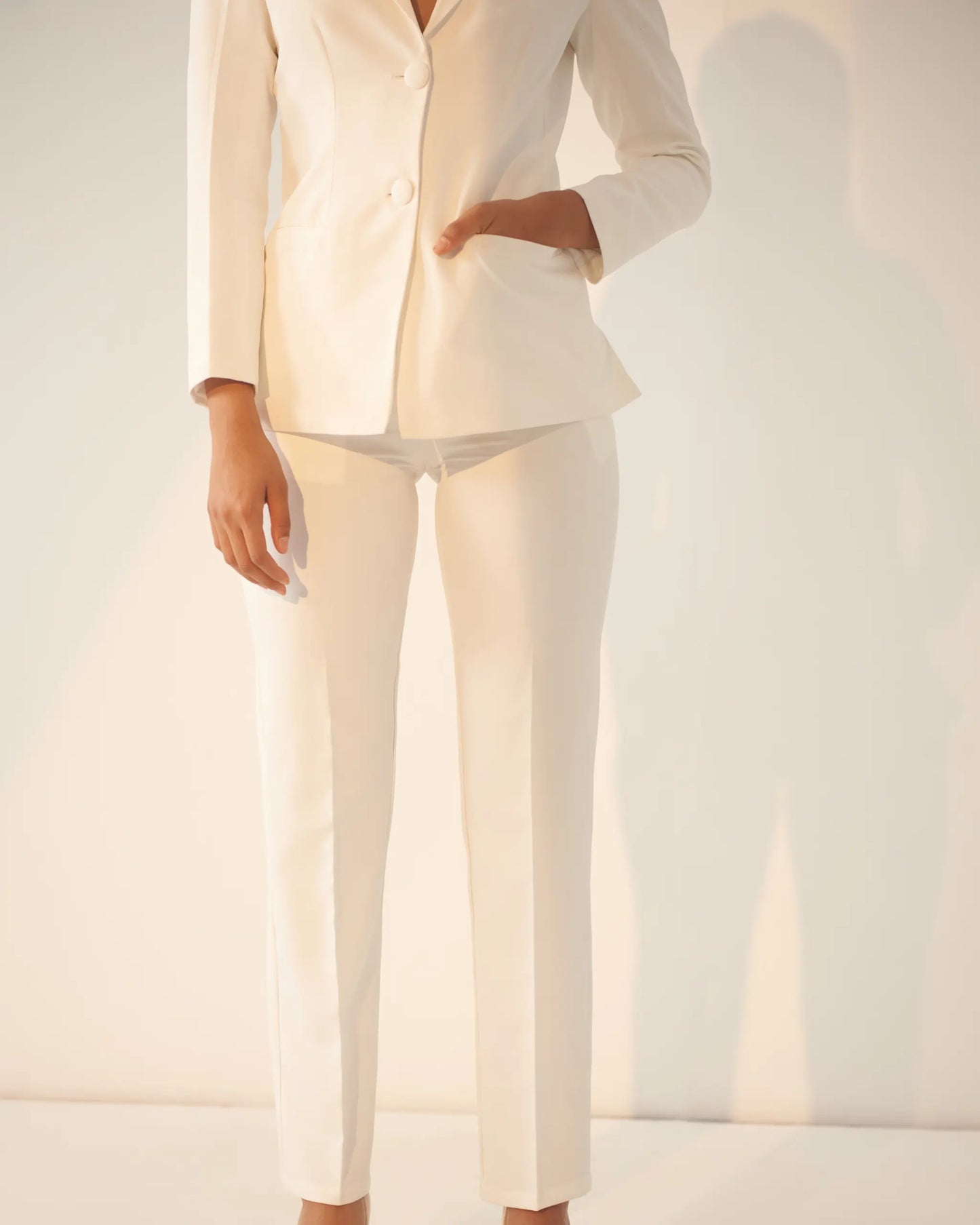 ICONIC - White blazer with straight pants (Set)