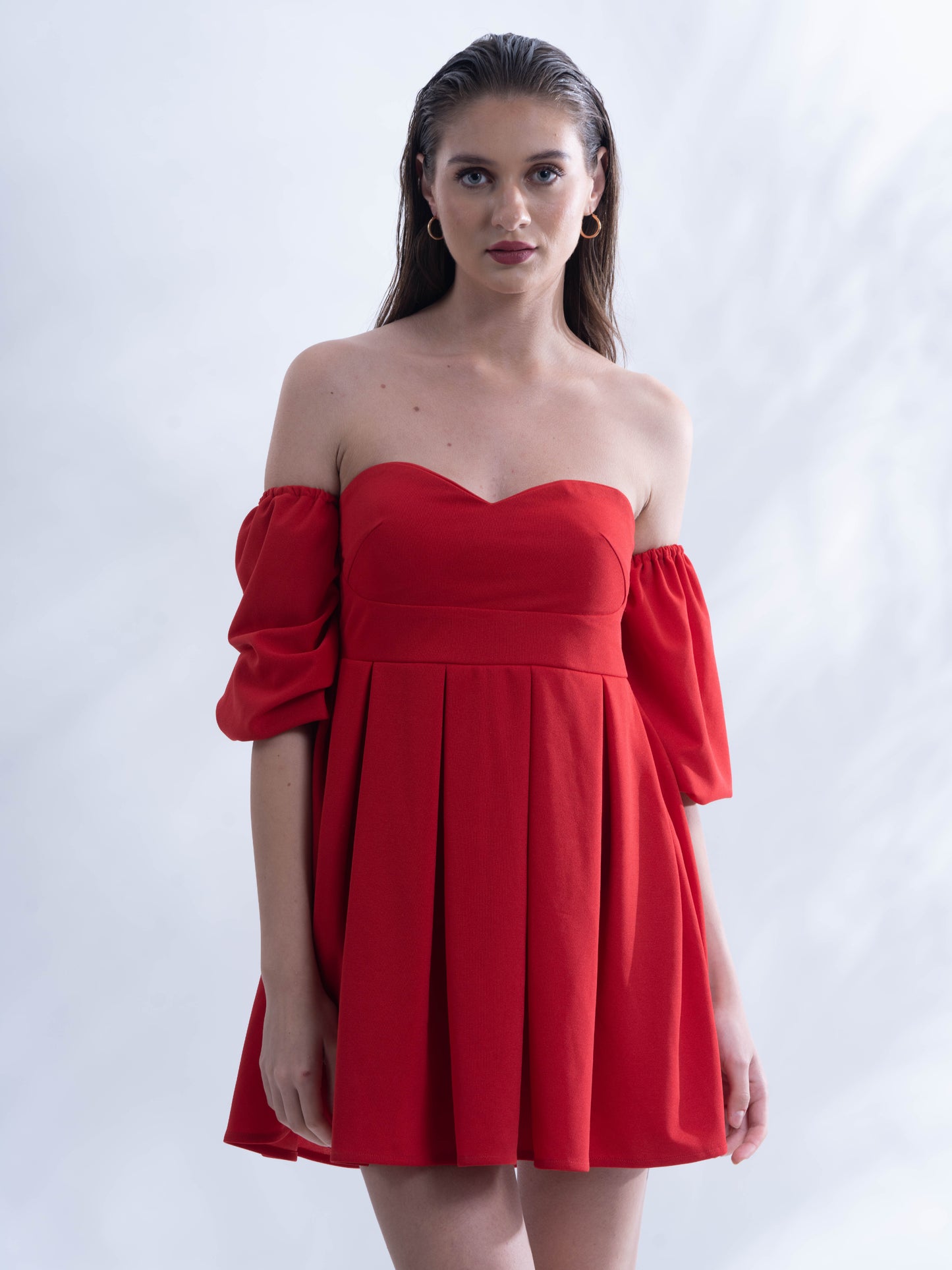SHOWSTOPPER - Red detachable sleeve dress