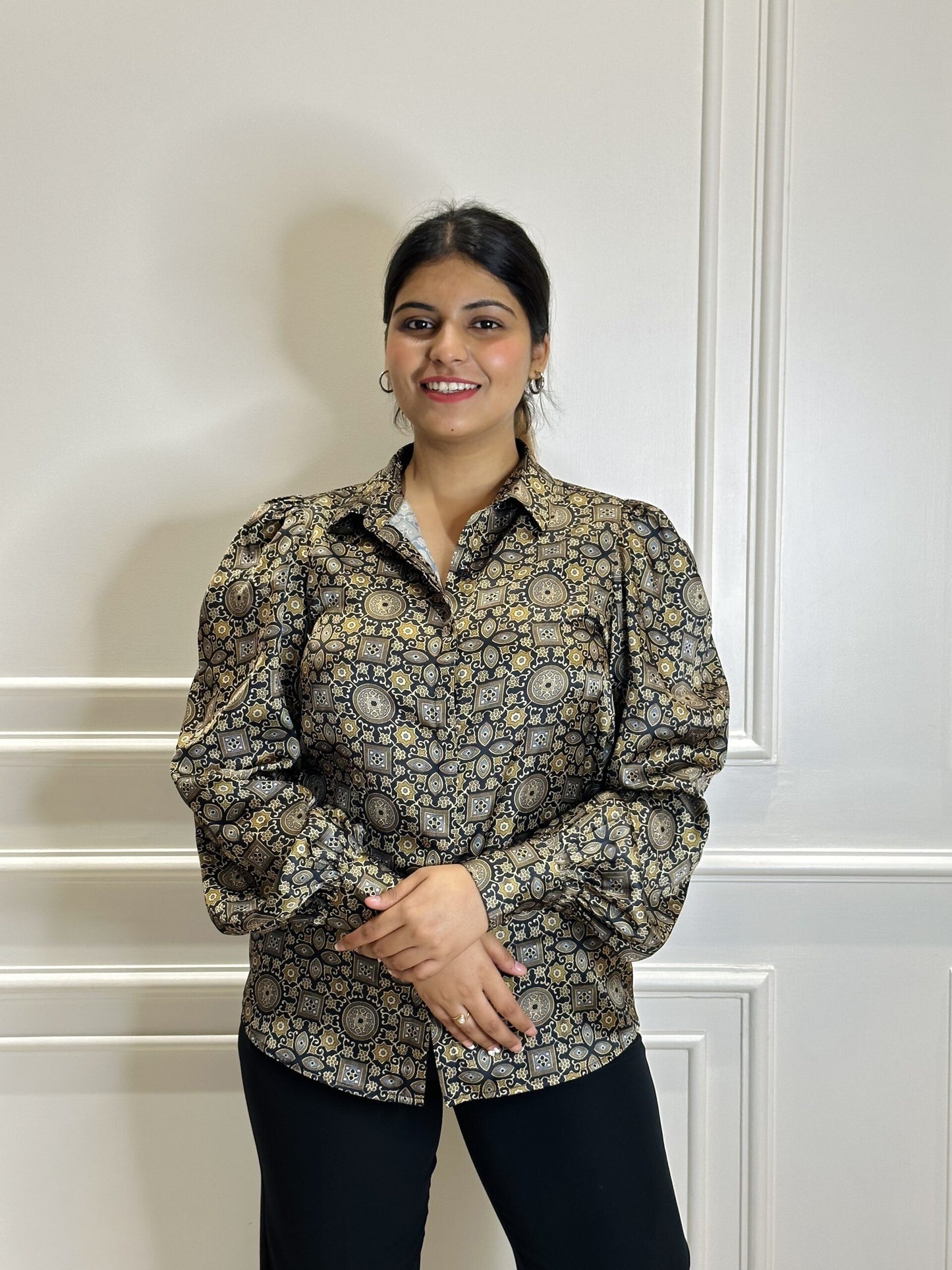 RADIANT – Printed Golden satin shirt with pants