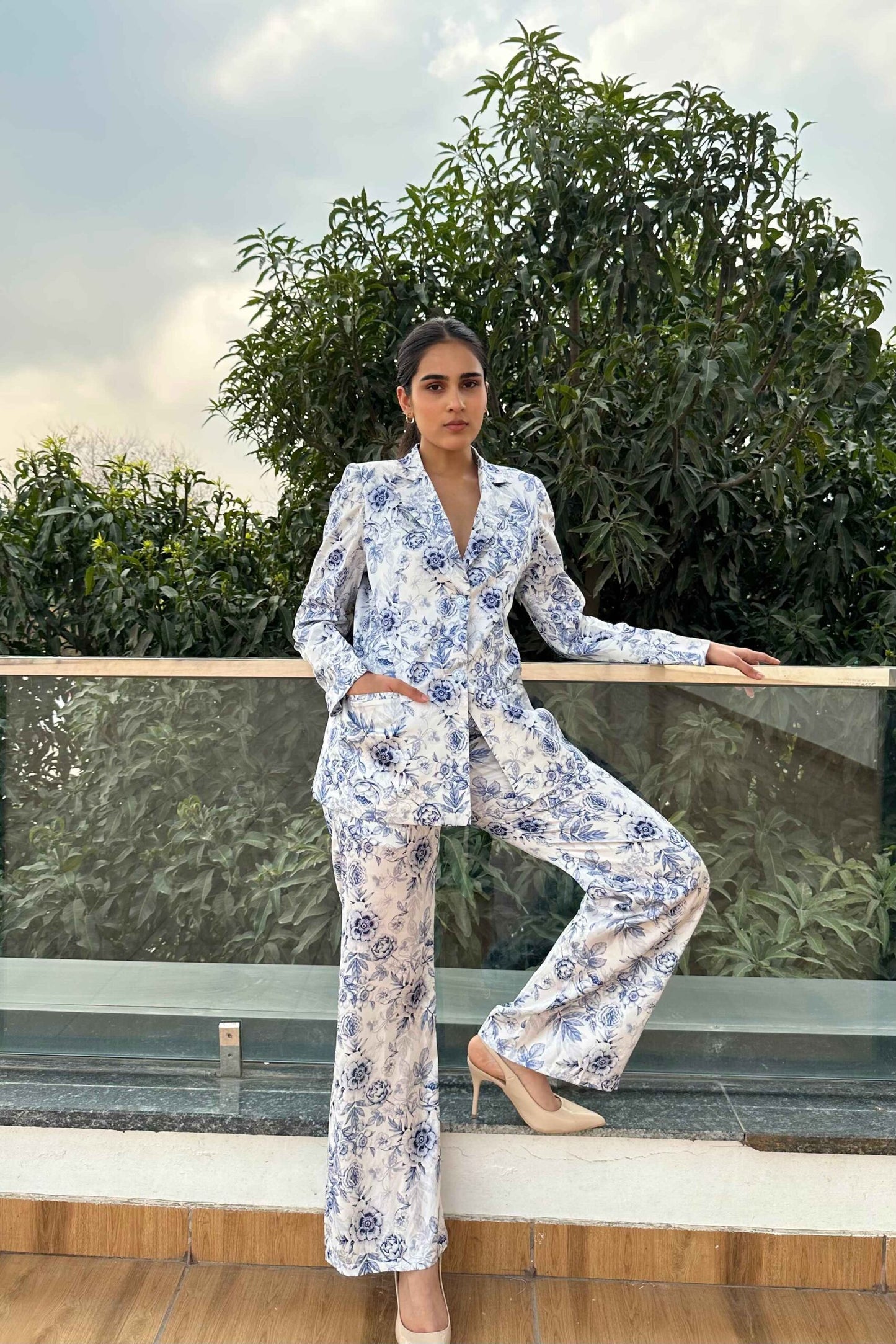 BOUNDLESS – Printed Satin Blazer with Straight Pants (Set)