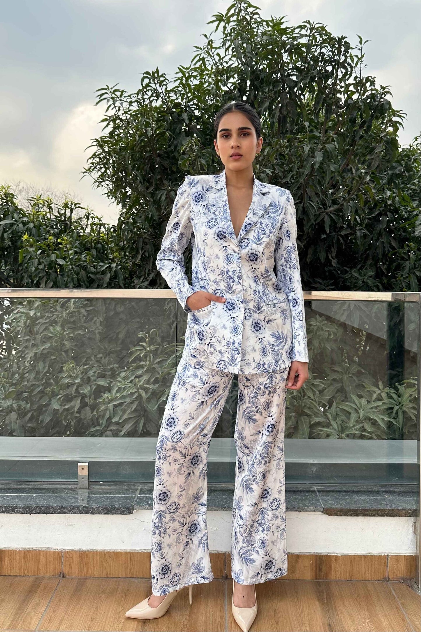 BOUNDLESS – Printed Satin Blazer with Straight Pants (Set)