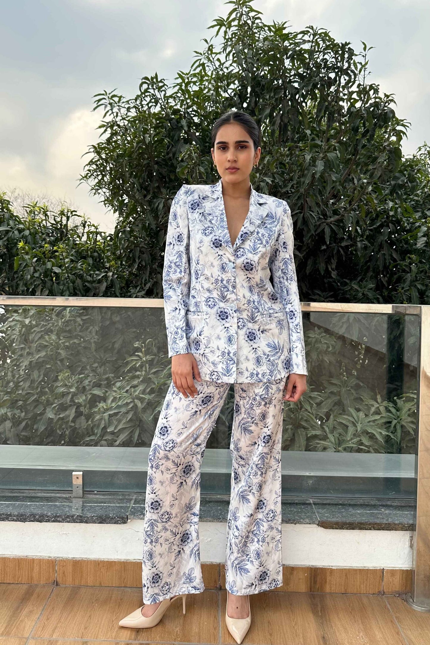 BOUNDLESS – Printed Satin Blazer with Straight Pants (Set)