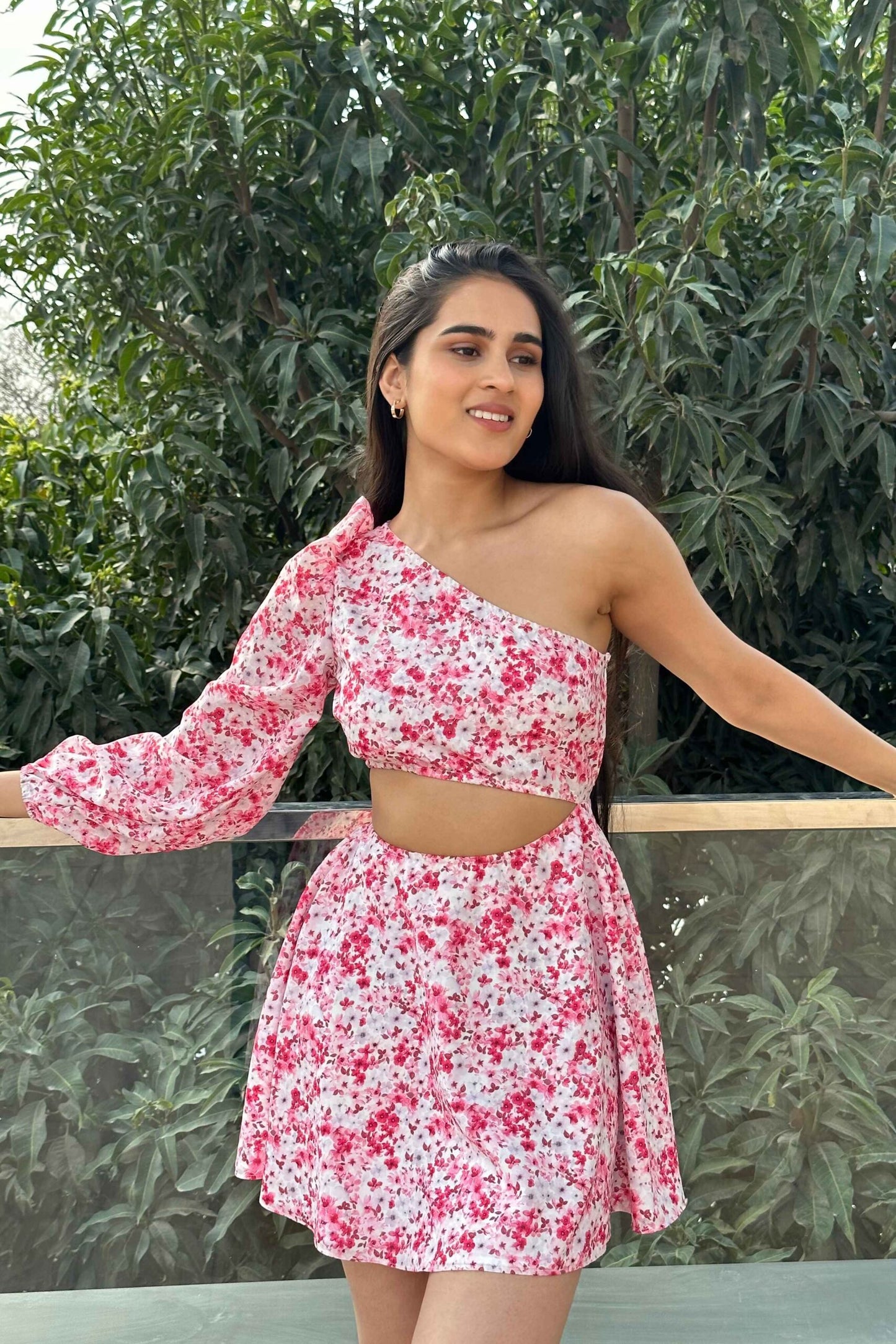 FLORAL FANTASY – One shoulder floral dress