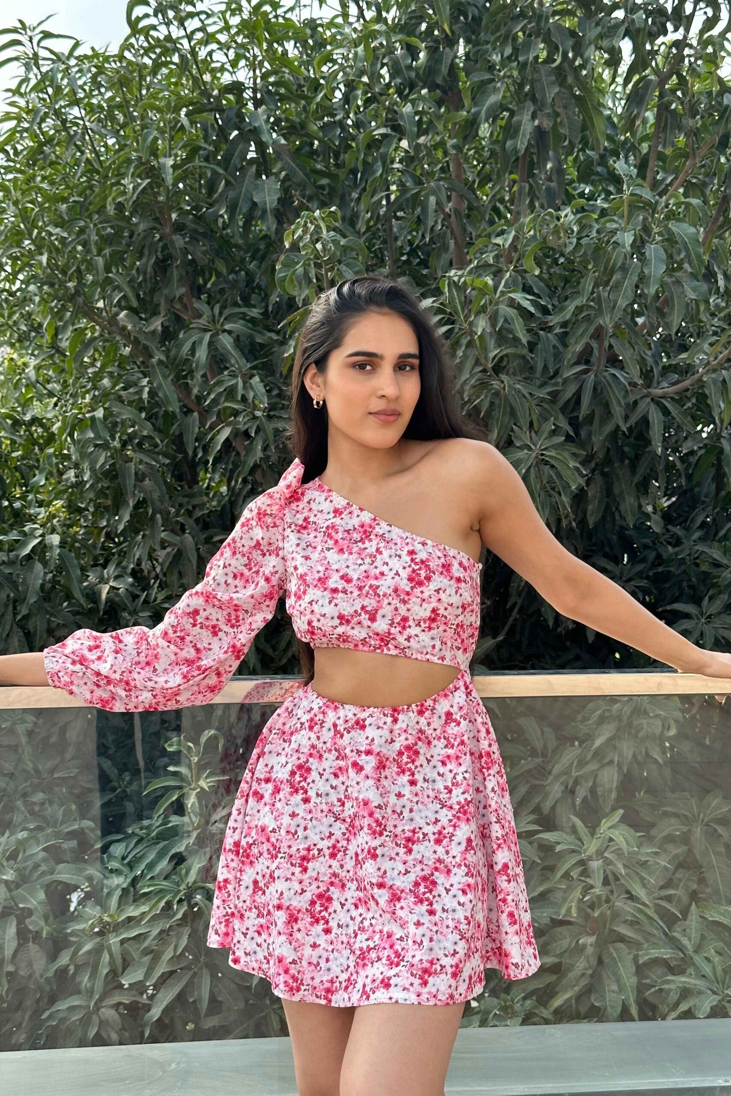 FLORAL FANTASY – One shoulder floral dress