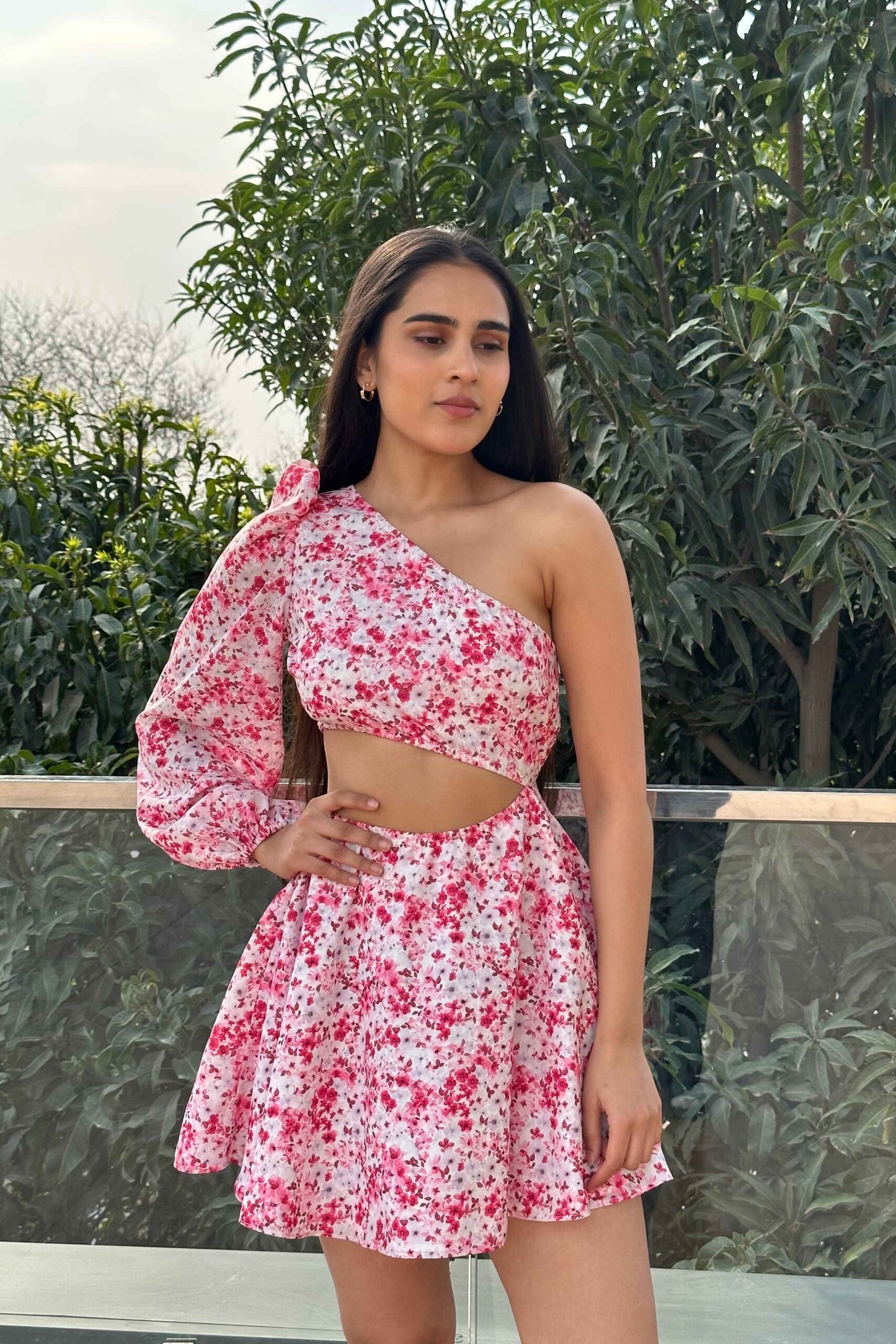 FLORAL FANTASY – One shoulder floral dress