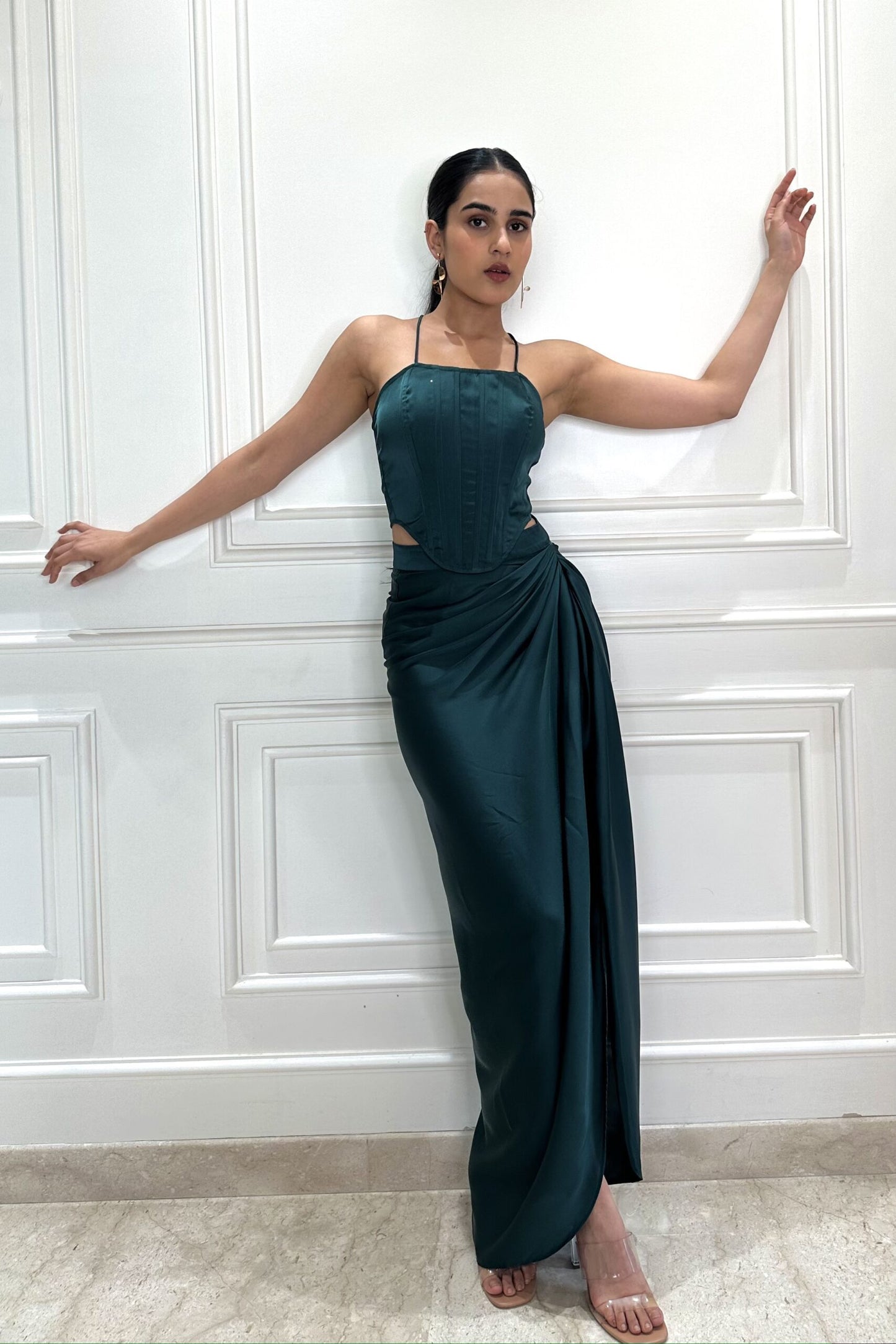 SHOW STOPPER – Corset top, draped skirt and a cape