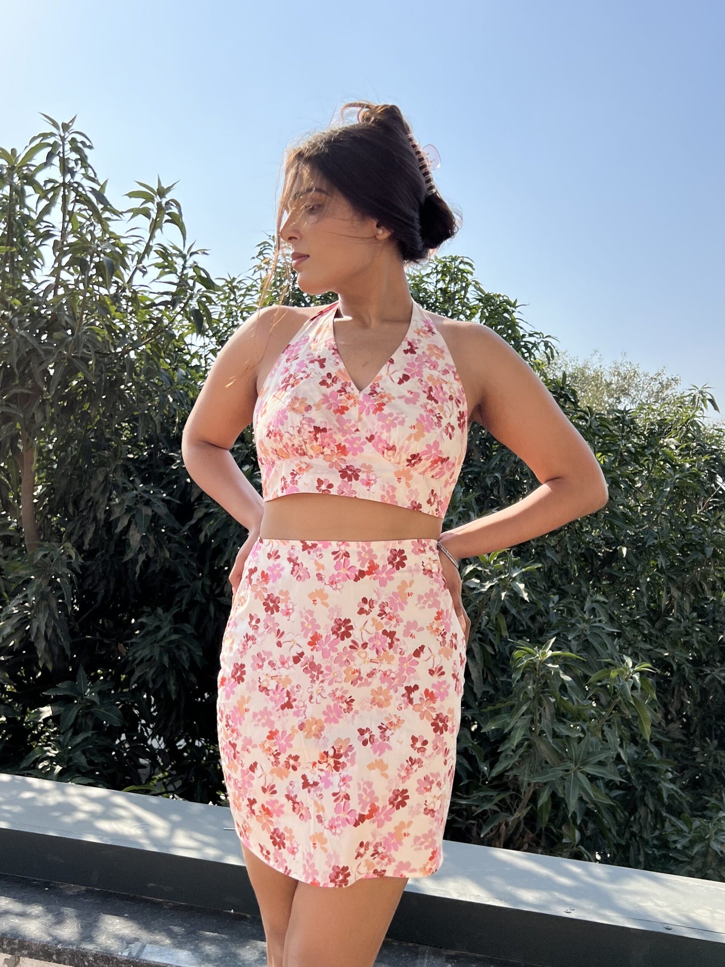 SOFT AS FLOWER - Halter neck top with skirt