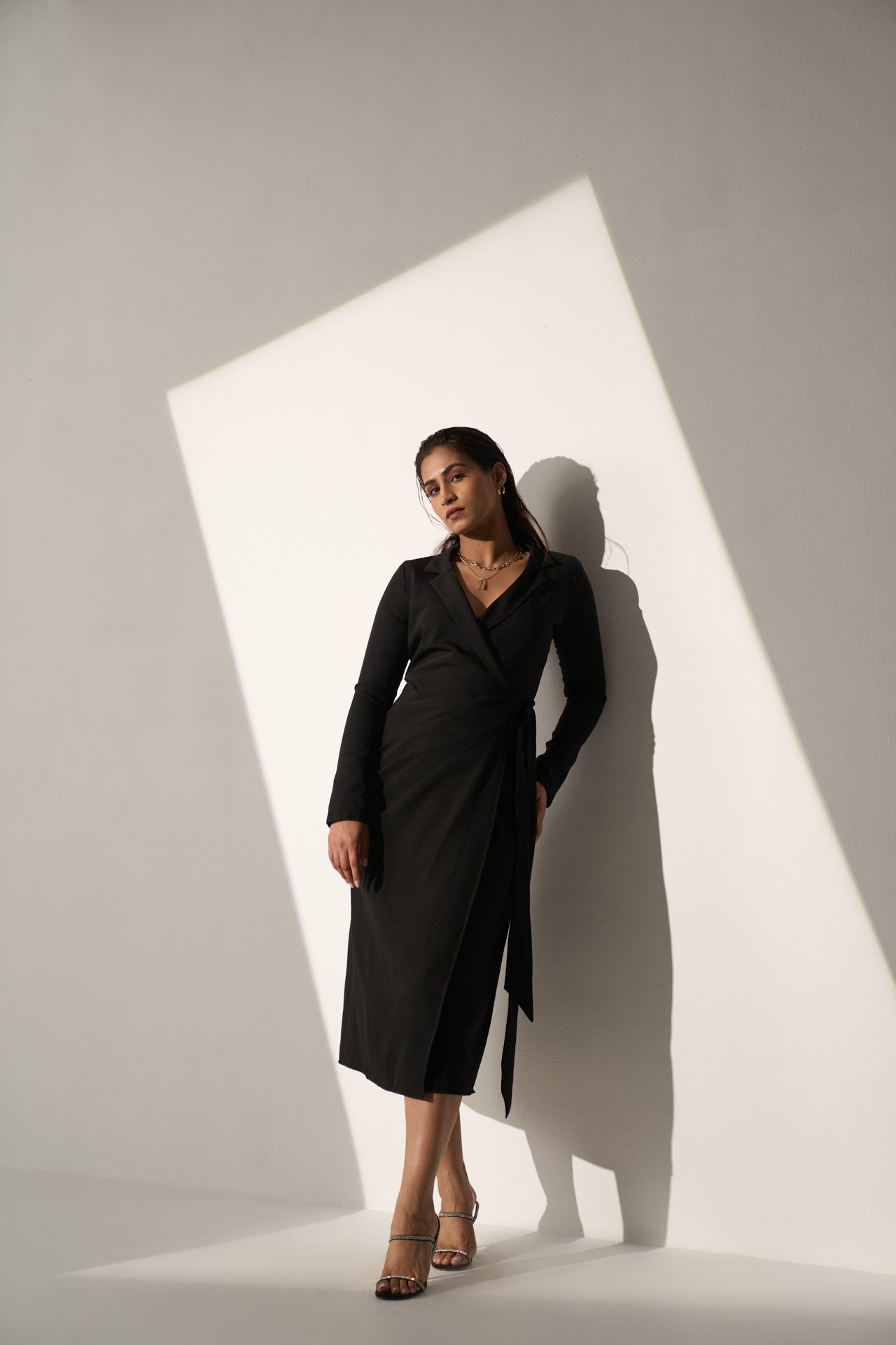 EXQUISITE LOOK - Long black Blazer dress