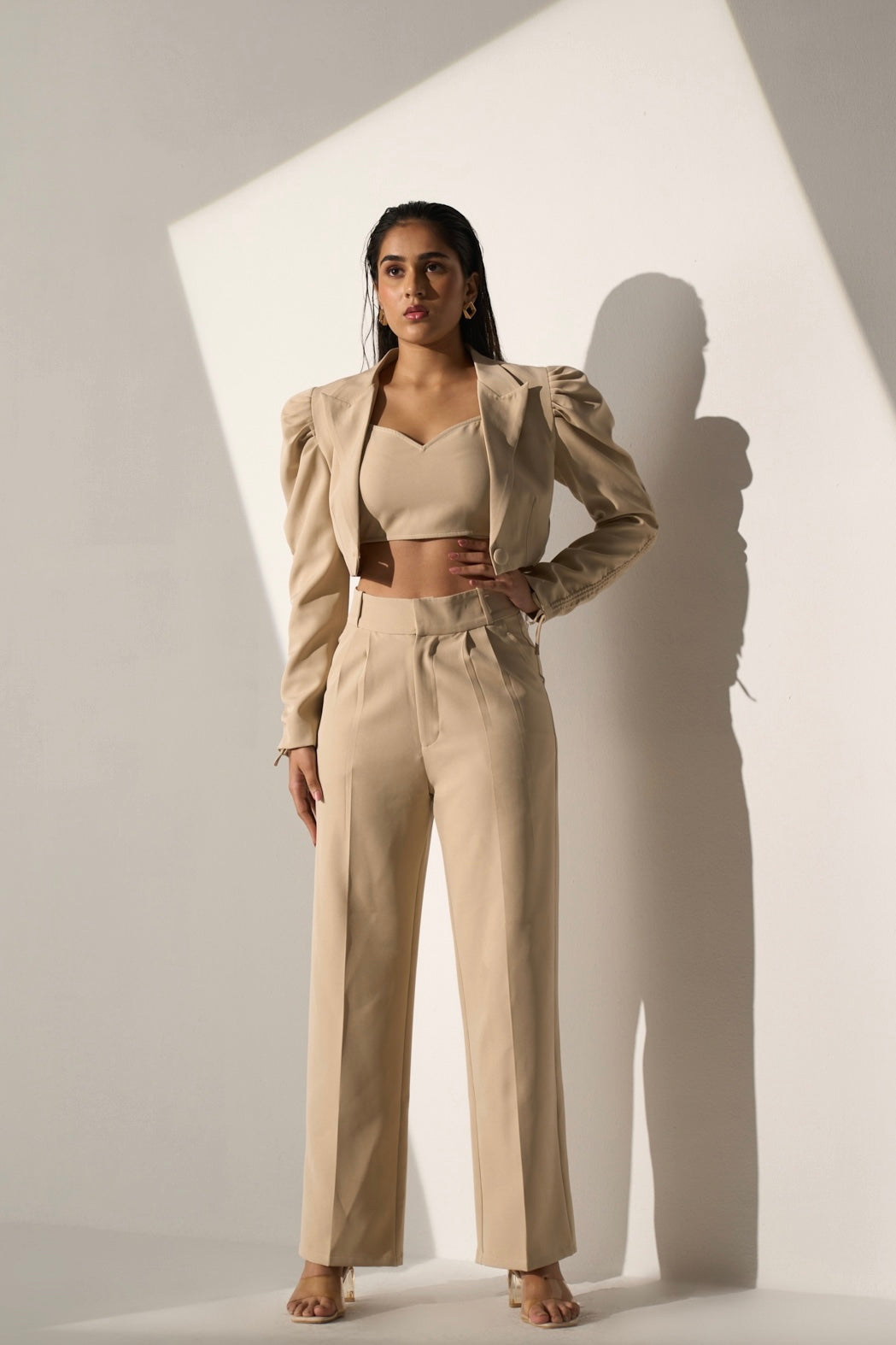 EFFORTLESS CHIC - Beige short Blazer with Straight pants (SET)
