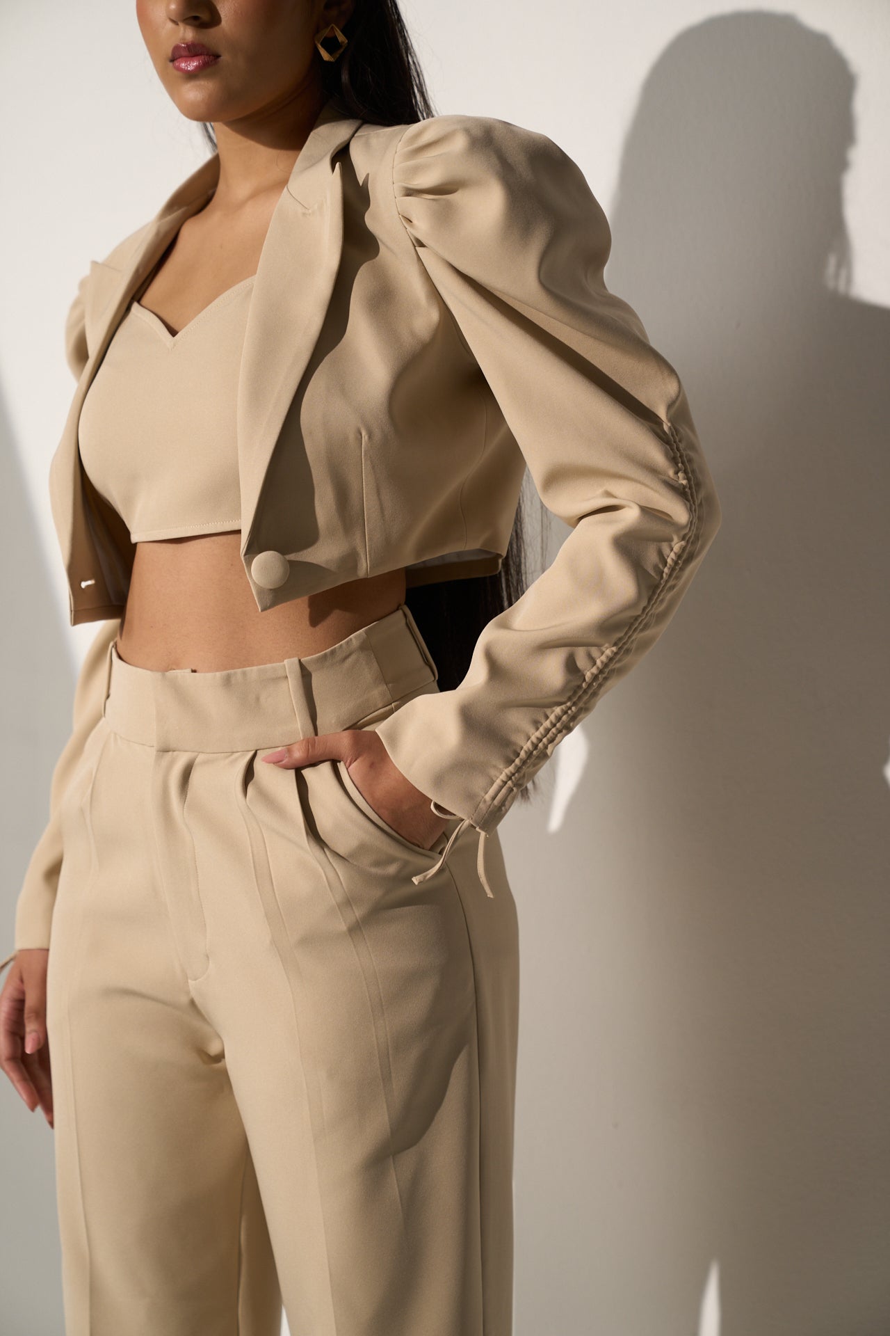 EFFORTLESS CHIC - Beige short Blazer with Straight pants (SET)