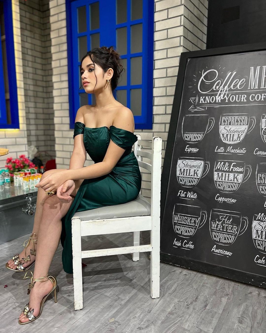 SHINING STAR - Satin corset top with pleated skirt (set)