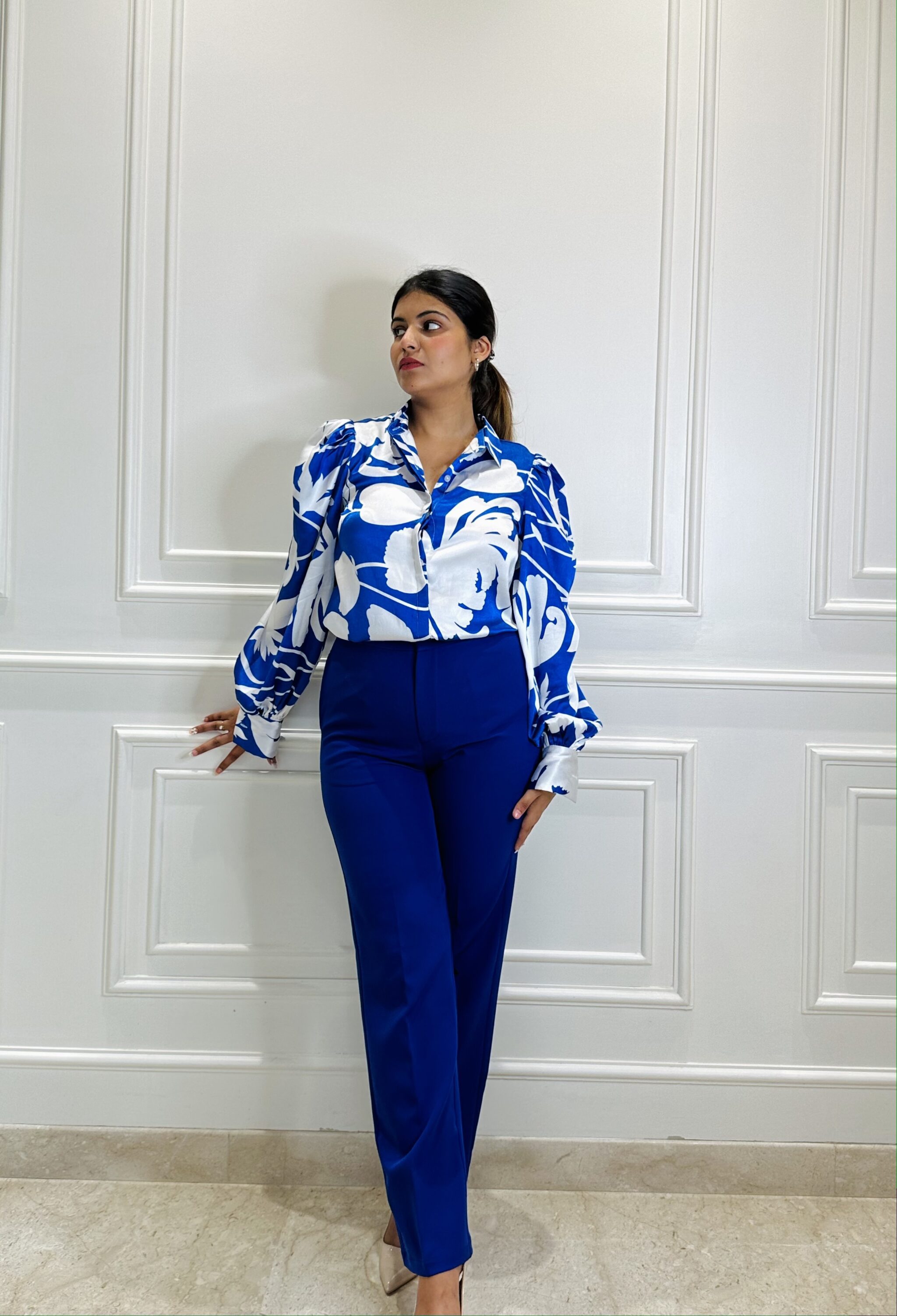 MESMERIZING – Printed blue satin shirt