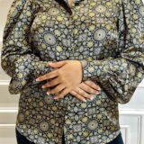 GOLDEN GIRL – Printed Golden satin shirt